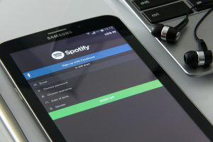 music-on-your-smartphone-1796117_960_720